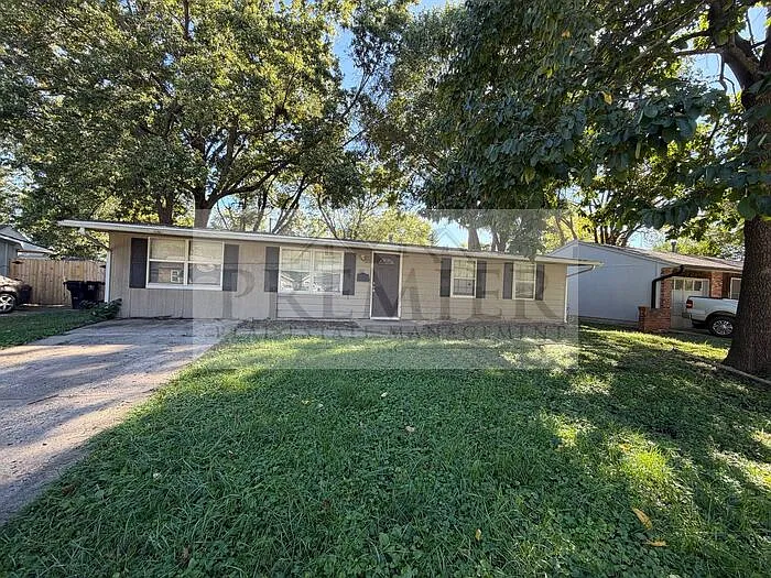 4 bed, 1.5 bath, 1200 sqft, $1,375 — Photo 1