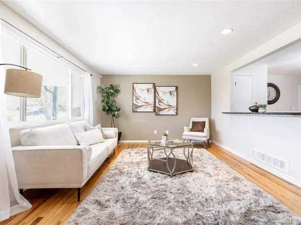 971 S Harlan Way, Lakewood, CO 80226