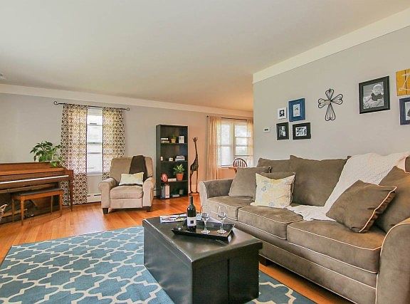 2nd image of 6208 Exchange St