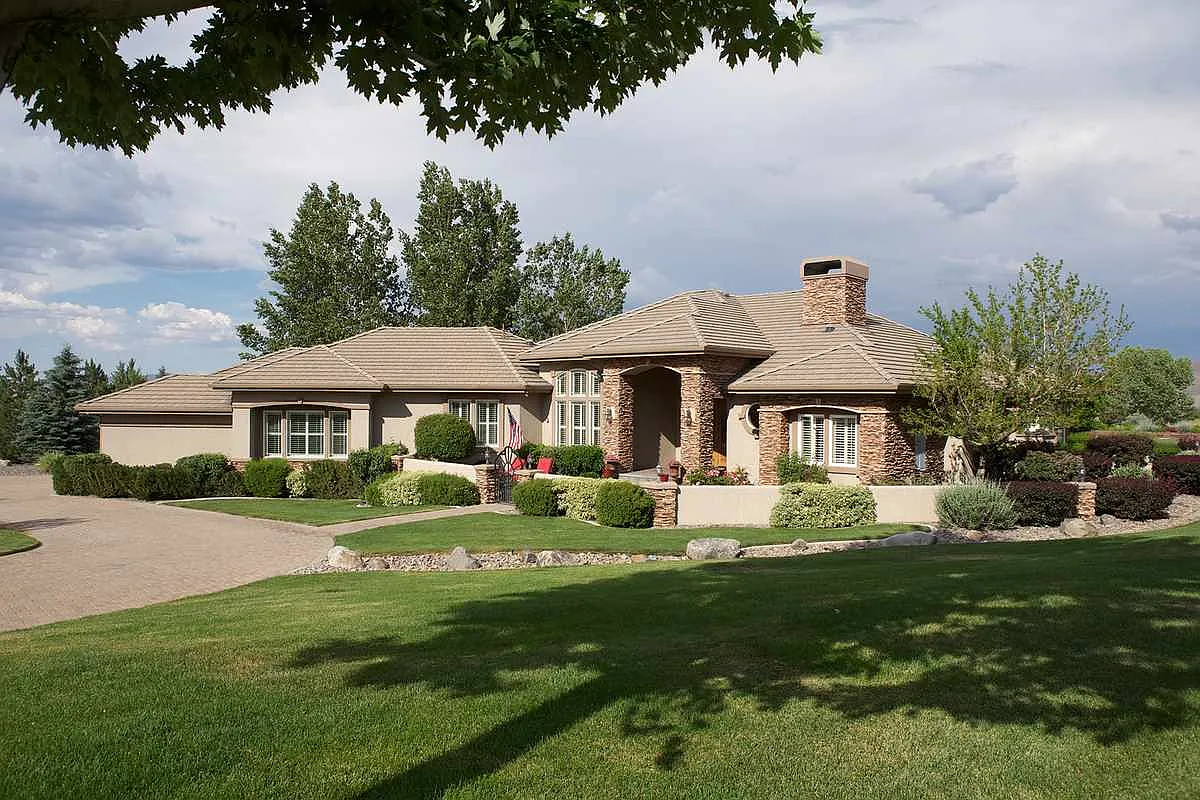 4 Silver Saddle Ct photo 1