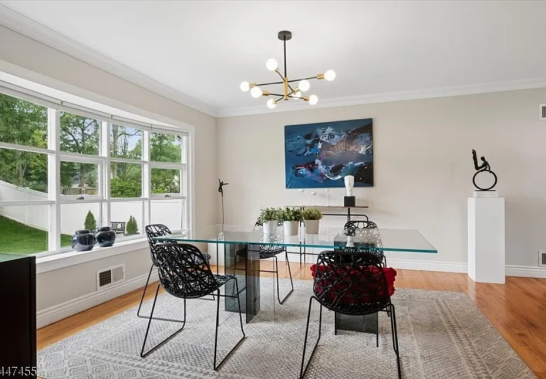 135 Commonwealth Ave — Photo 10