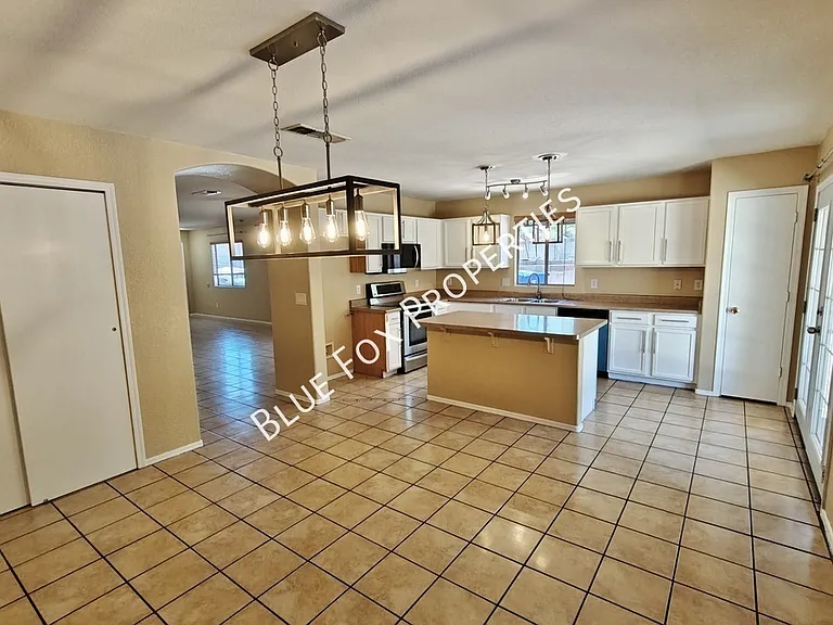 3754 E White River Dr — Photo 7