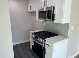 1270 W 9th St APT D, Corona, CA 92882