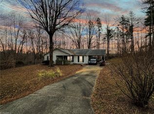 5761 Davis Rd, Walkertown, NC 27051