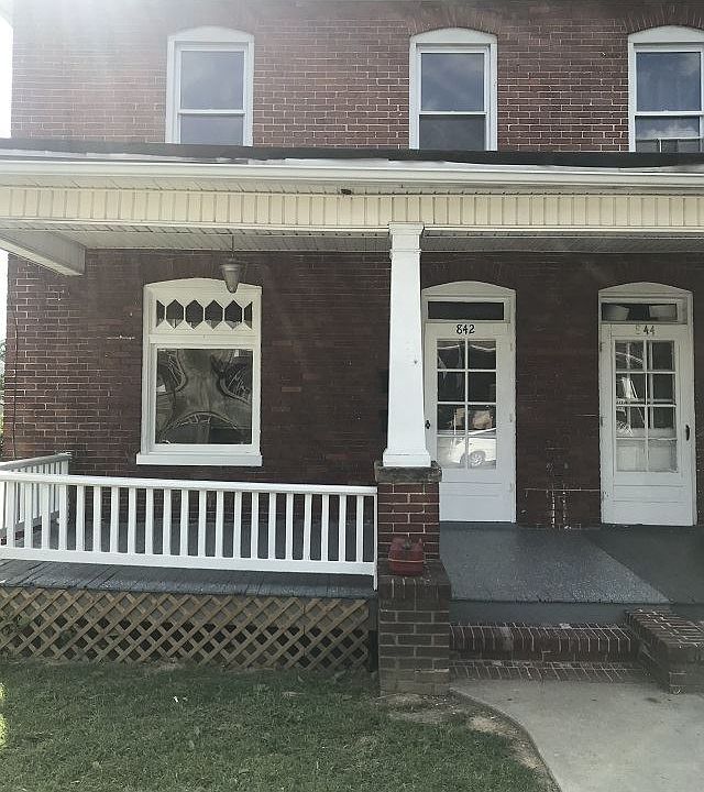 1st image of 842 Summit Ave #1