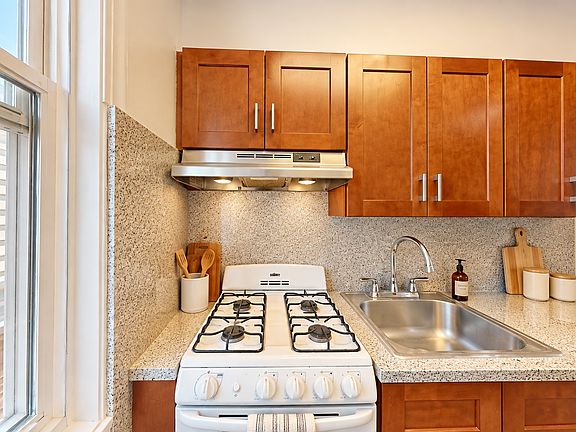 3rd image of 6903 Luther Rd #2F