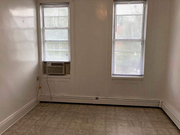2nd image of 2572 38th St #2