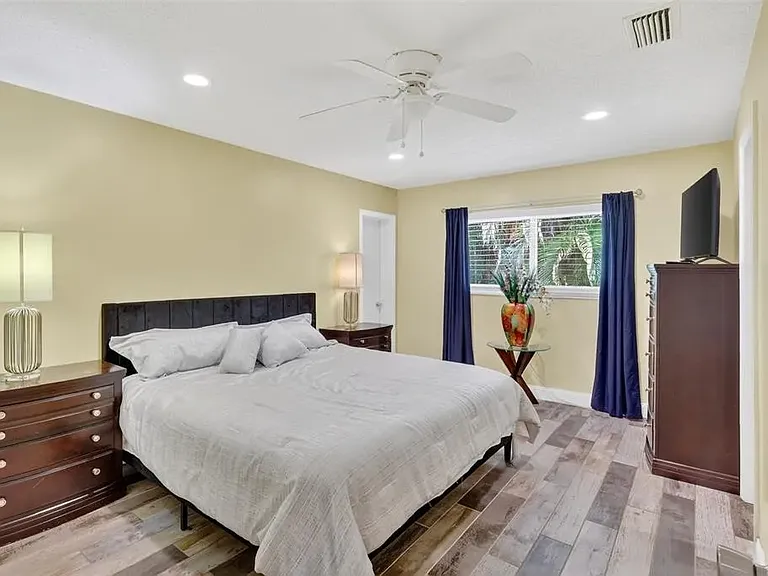 1886 Southpointe Dr — Photo 10
