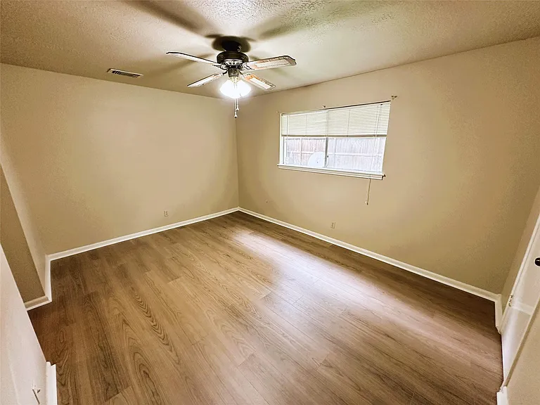 15127 Forest Lodge Dr — Photo 11