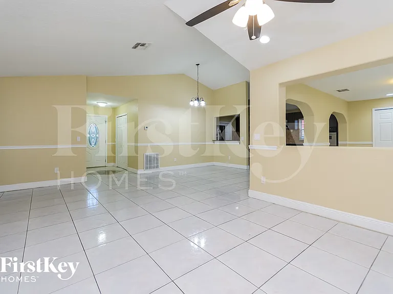 12126 Dakota Woods Ln — Photo 4