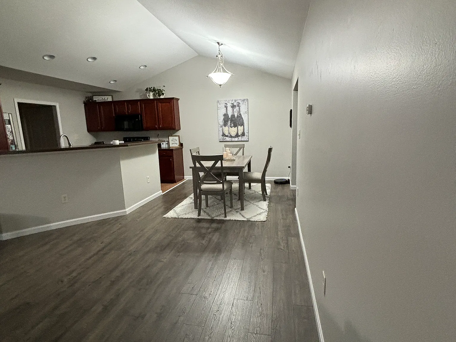 2 bed, 1700 sqft, $2,100 — Photo 3