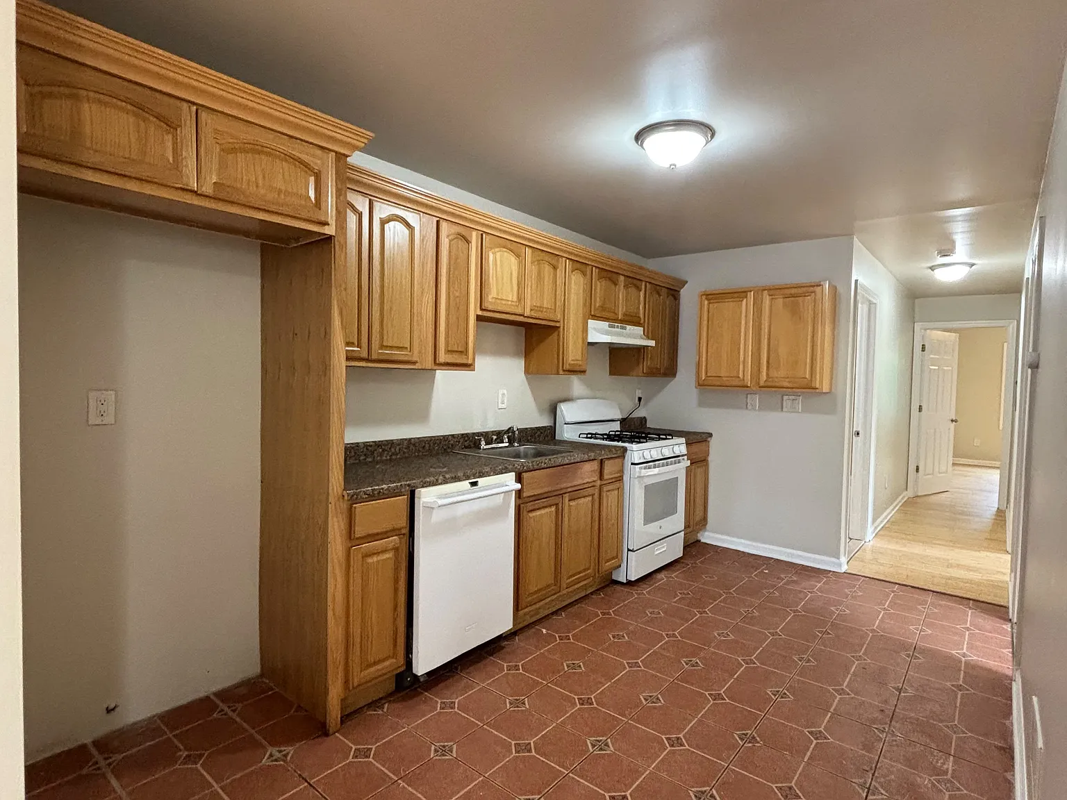 5 bed, 1400 sqft, $3,650 — Photo 1