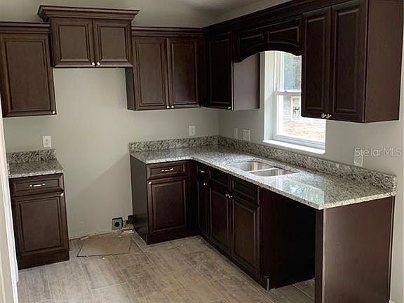 3rd image of 186 W Ruska Pl