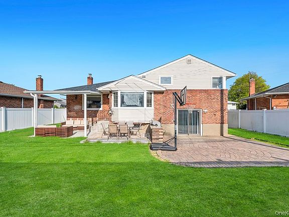 4th image of 310 Southwood Circle