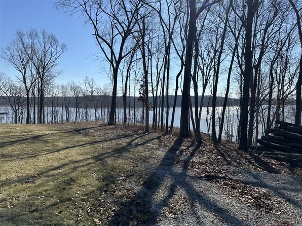 23 Lake Pointe Ln, Litchfield, IL 62056