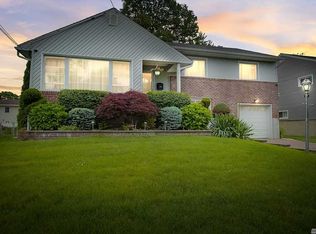 1101 Ashley Dr, Valley Stream, NY 11580