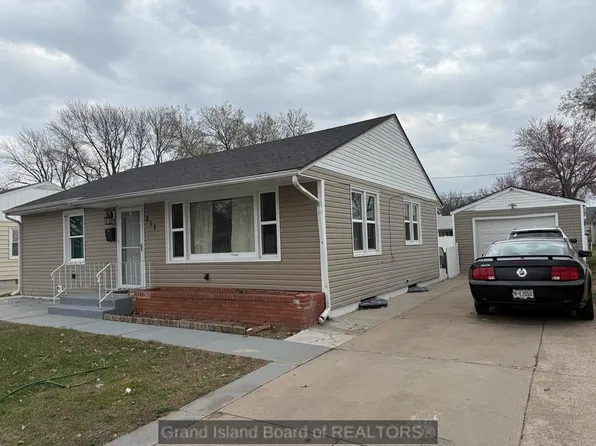 217 W 19th St, Grand Island, NE 68801