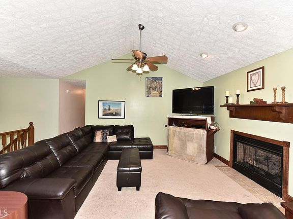 4th image of 1511 Pine Creek Dr #B