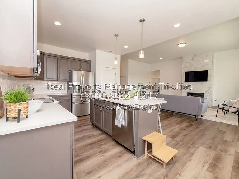 8004 Massey Dr — Photo 11