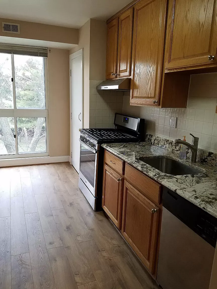 3 bed, 1345 sqft, $2,500 — Photo 3