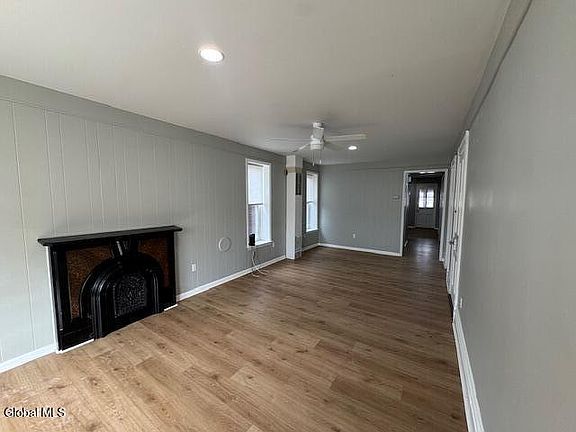 3rd image of 306 3rd St Unit 3