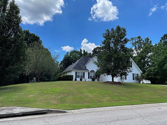 5th image of 19 Hampton Creek Rd