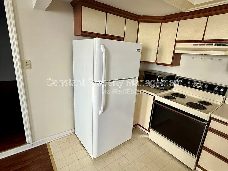 1031 Bond St #3 — Photo 6