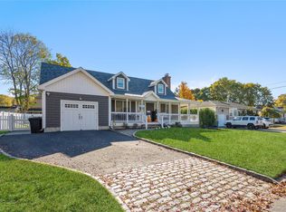 6 Dressler Rd, Greenlawn, NY 11740