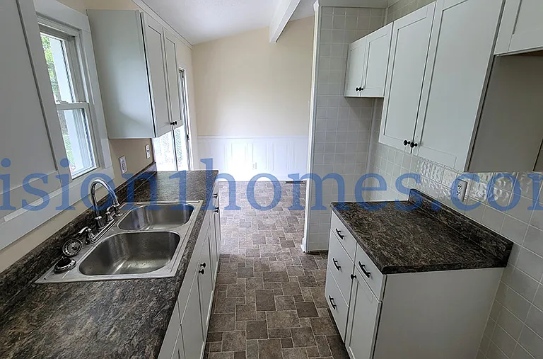 1605 Karen St — Photo 5