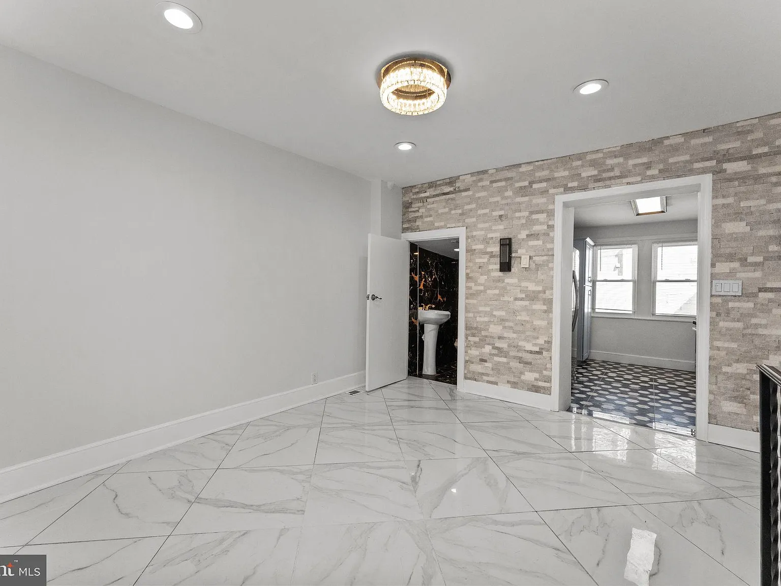 3 bed, 1.5 bath, 848 sqft, $1,750 — Photo 4