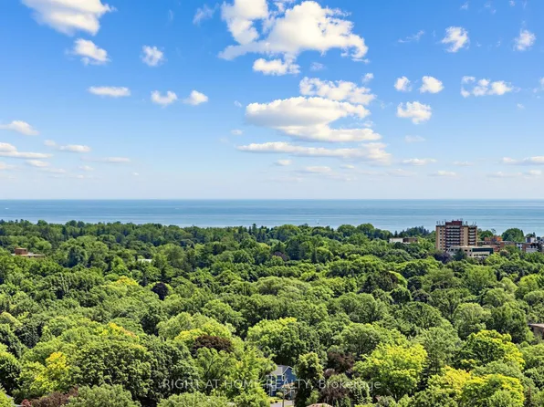 55 Speers Rd #Lph04-1804, Oakville, ON L6K 0H9