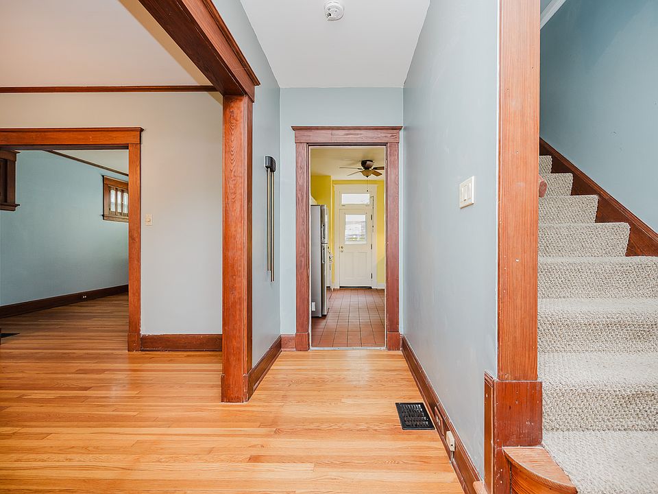 3075 Markbreit Avenue Entry Way