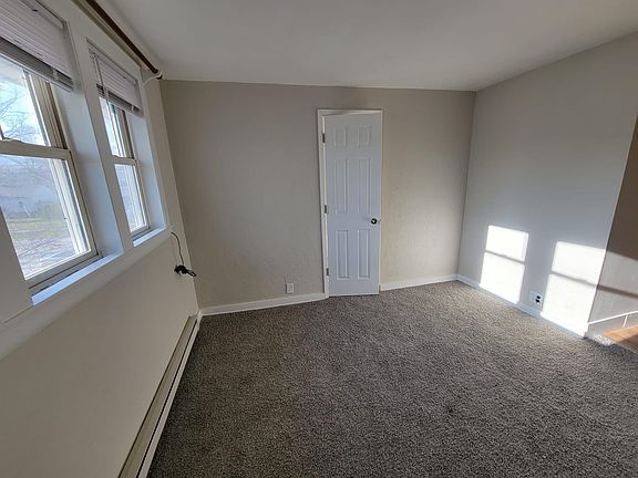 5th image of 327 E Lincoln Ave #2