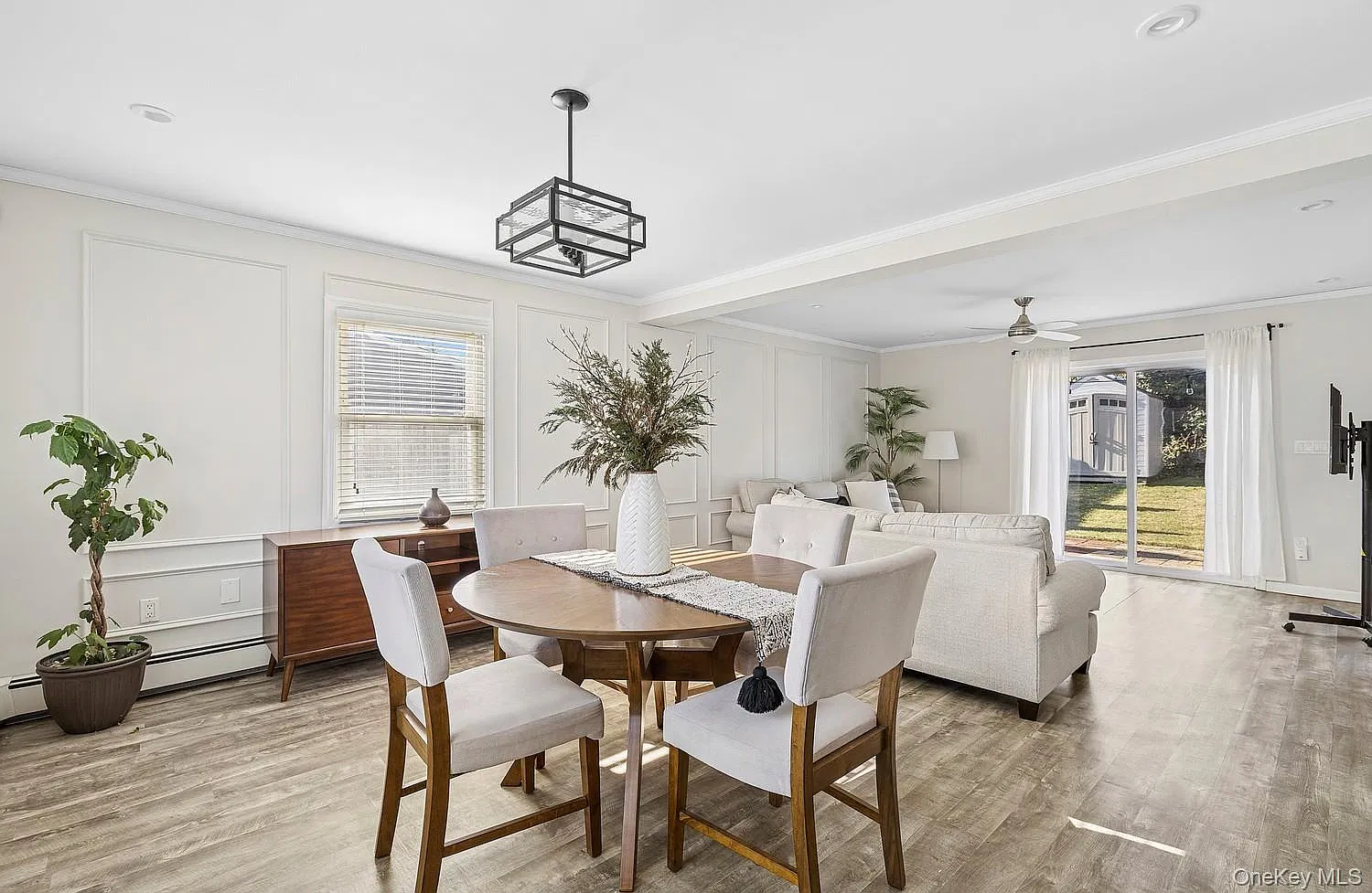 3 bed, 1.5 bath, 1050 sqft, $4,200 — Photo 3