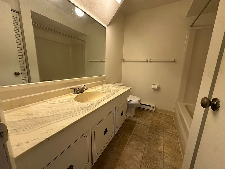 University Park Apartments near Cornell University — Photo 154