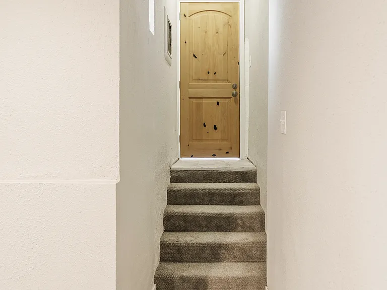 2224 Kenton St — Photo 24