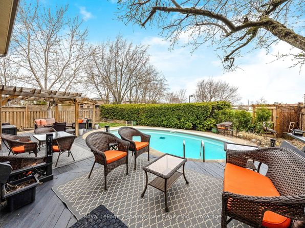 738 Robertson Cres, Milton, ON L9T 4W4