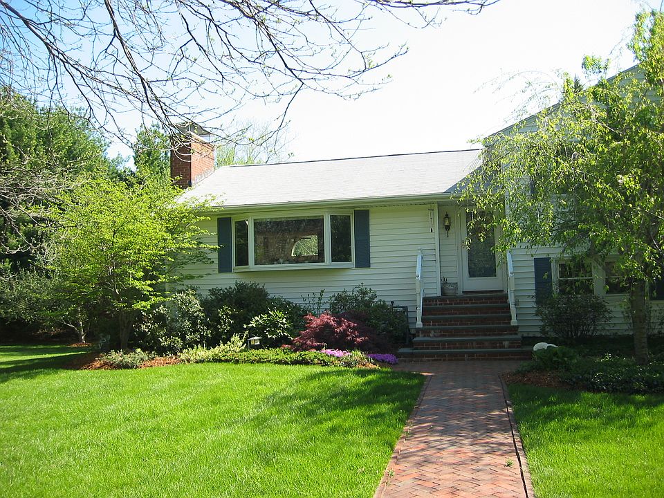 7 Hathtaway Road Front