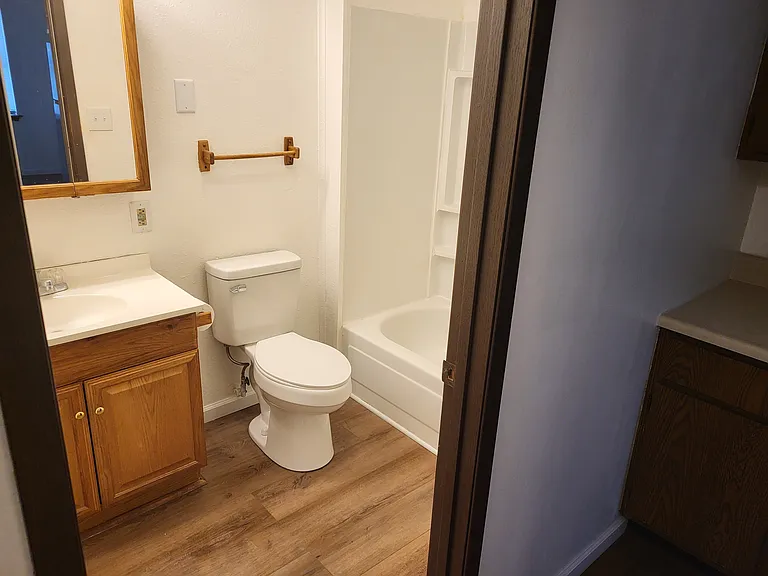 1102 W McPherson St #4 — Photo 5