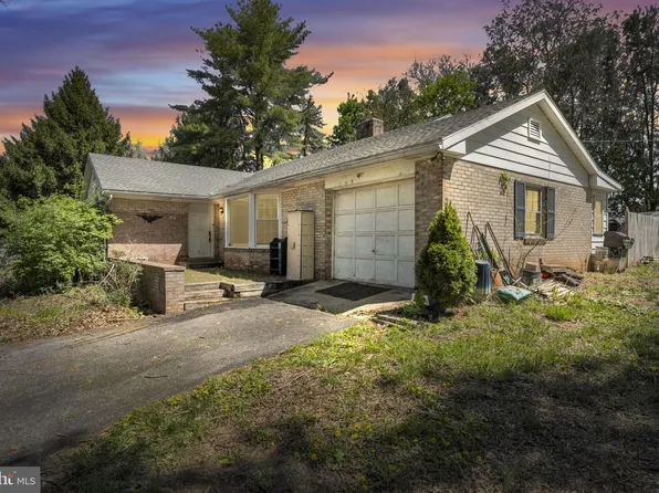 268 N Biesecker Rd, Thomasville, PA 17364