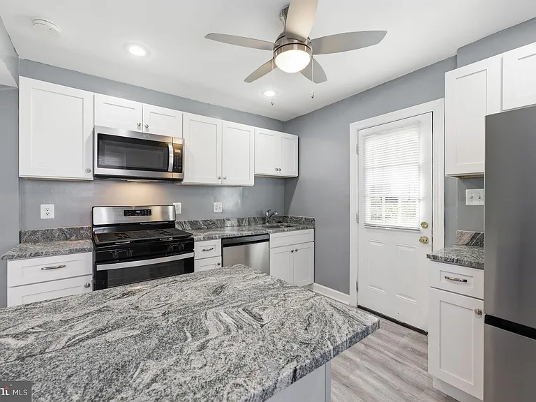 4029 Grant St NE — Photo 12