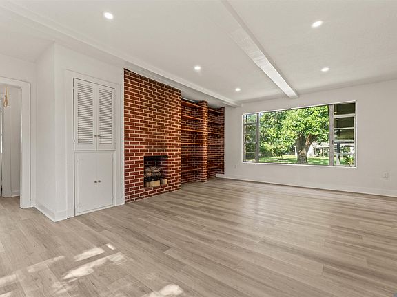 5th image of 1095 Waverly Dr