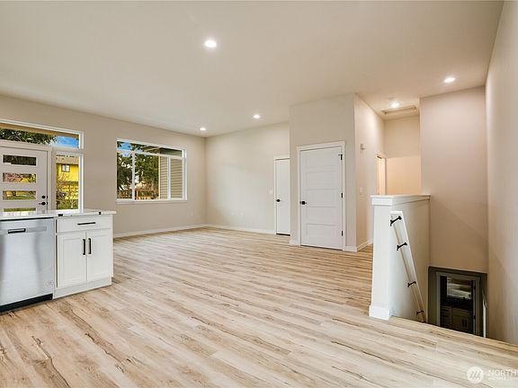 3rd image of 4006 N Highland Street