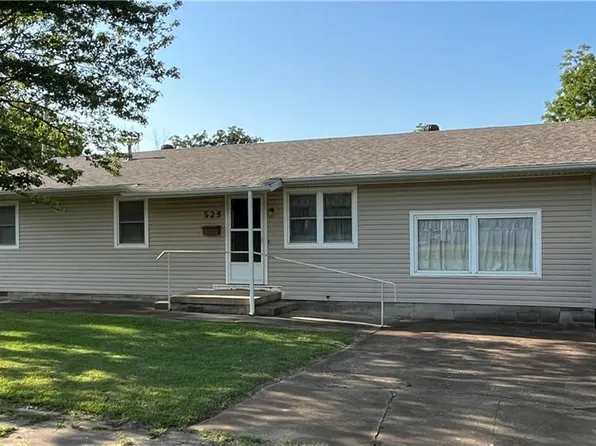 523 2nd St, Oswego, KS 67356
