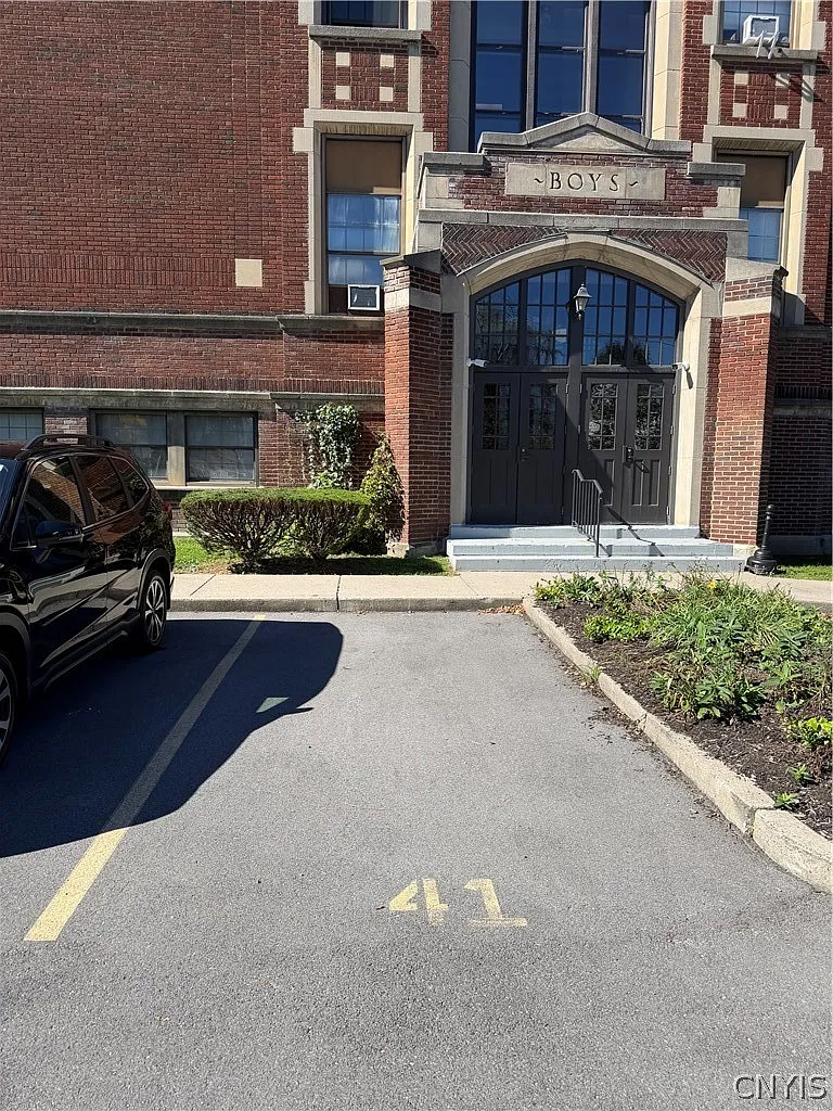 917 Madison St — Photo 2