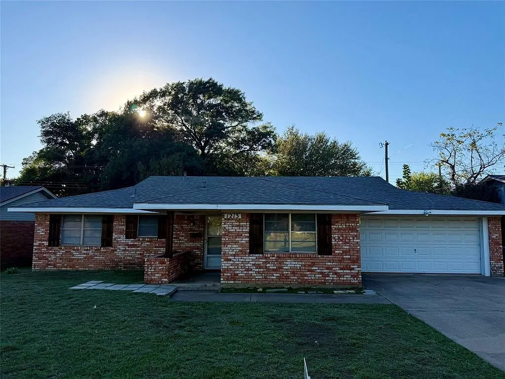 4 bed, 1453 sqft, $2,200 — Photo 2