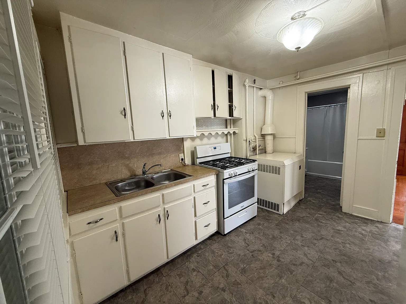 2 bed, 900 sqft, $1,225 — Photo 1