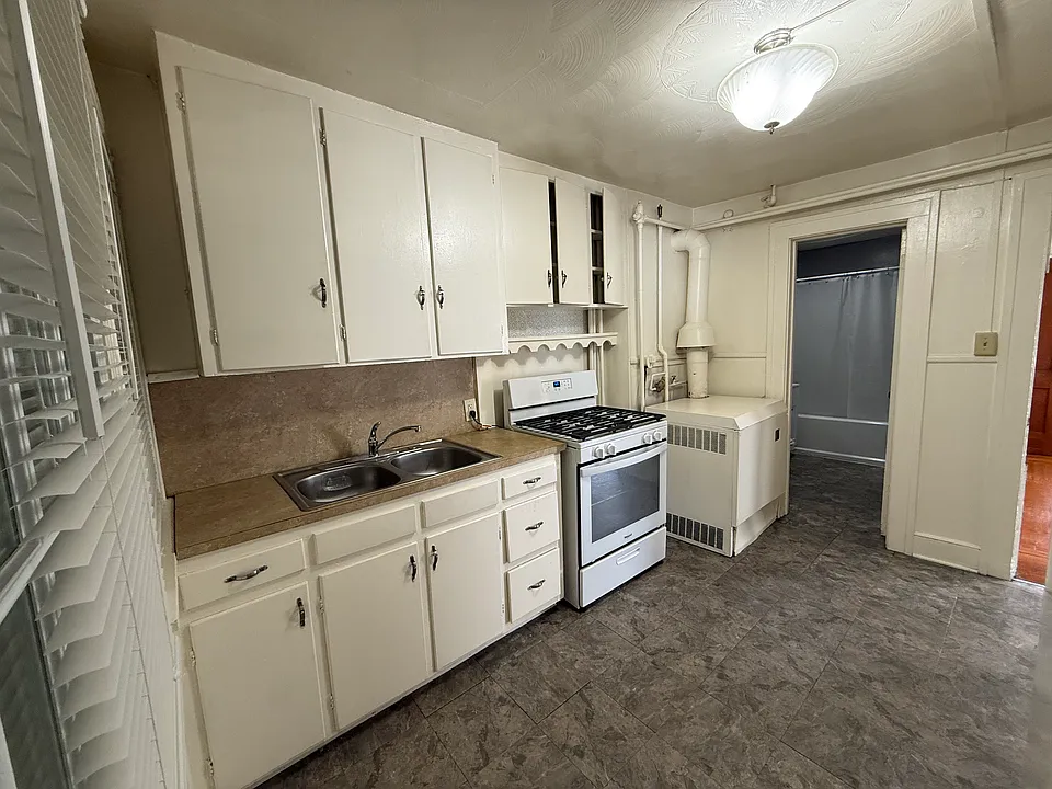 308 Roosevelt Ave #2S