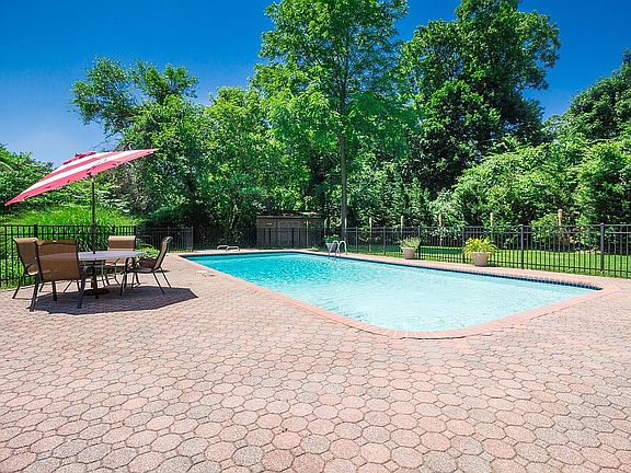 beautiful in ground pool
