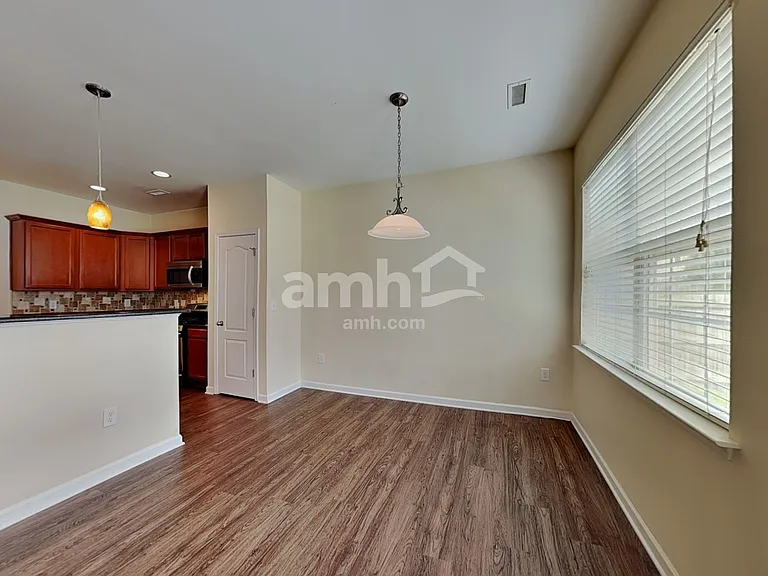 1324 Lombar St — Photo 6